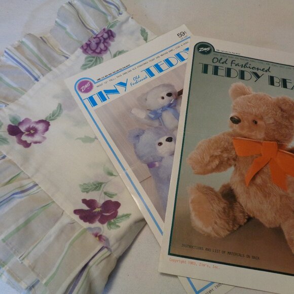 VINTAGE BEAR PATTERNS & RUFFLES FLORAL PILLOW SHAMS LOT - Picture 1 of 10